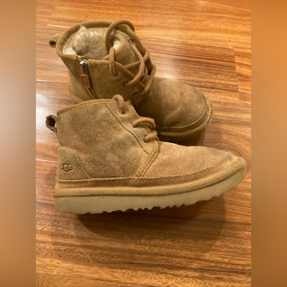 UGG Kids Chestnut Suede Shearling-Lined Boots
